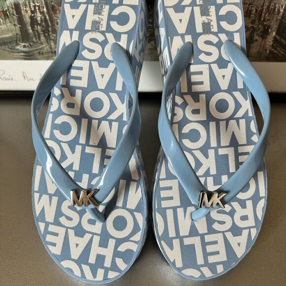 ‎Michael Kors Platform Flip Flops - Picture 3 of 12